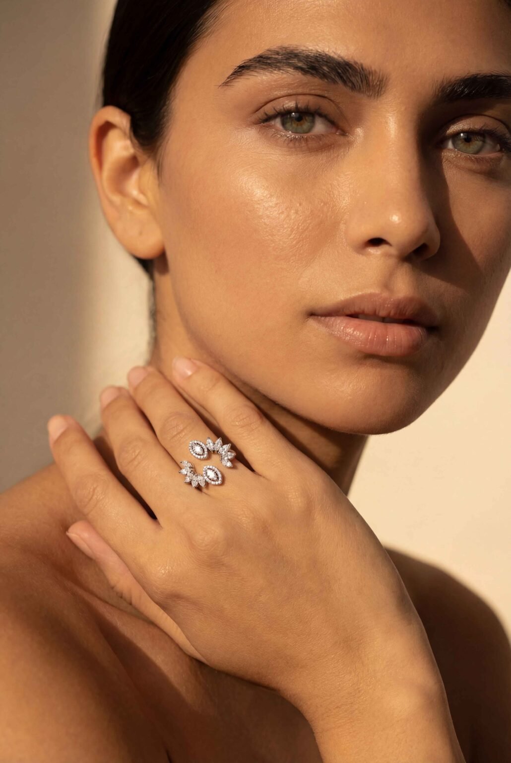 Anel em ouro branco 18k com Diamante Hosgor Ceyran