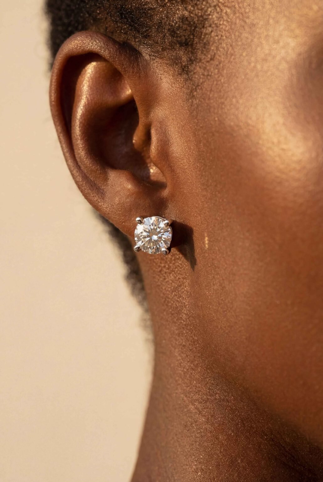 Brinco em ouro branco 18k com Brilhantes