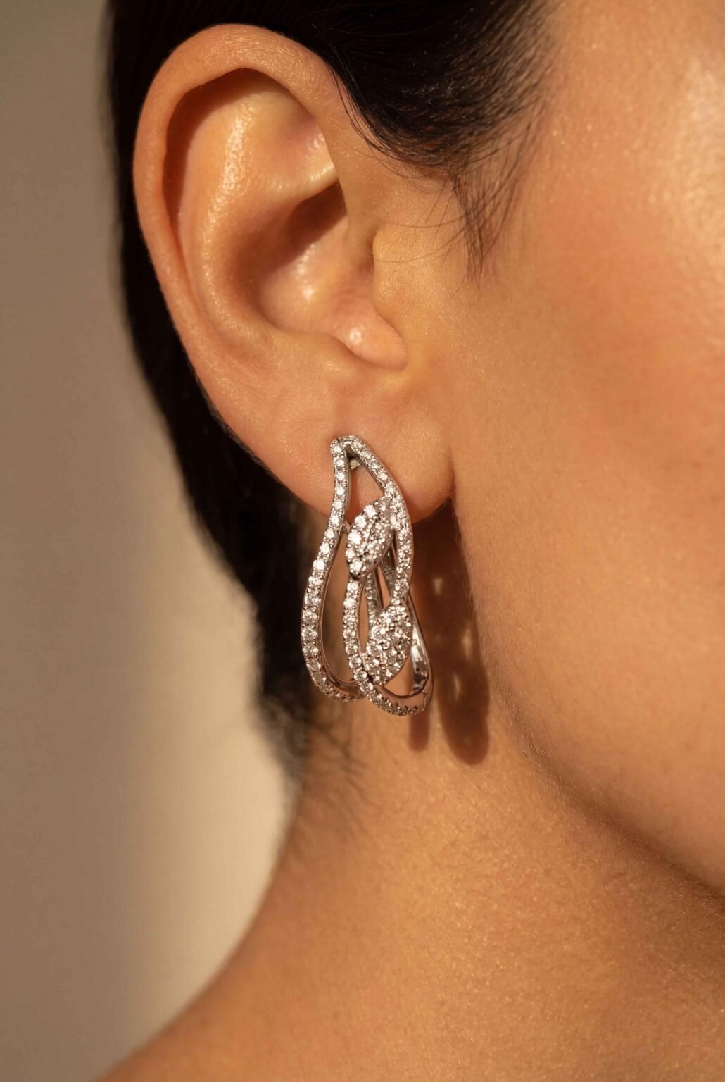 Brinco Ear Cuff em ouro branco 18k com brilhantes