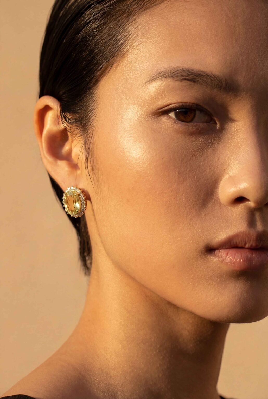 Brinco em ouro 18k com Berilo oval e brilhantes