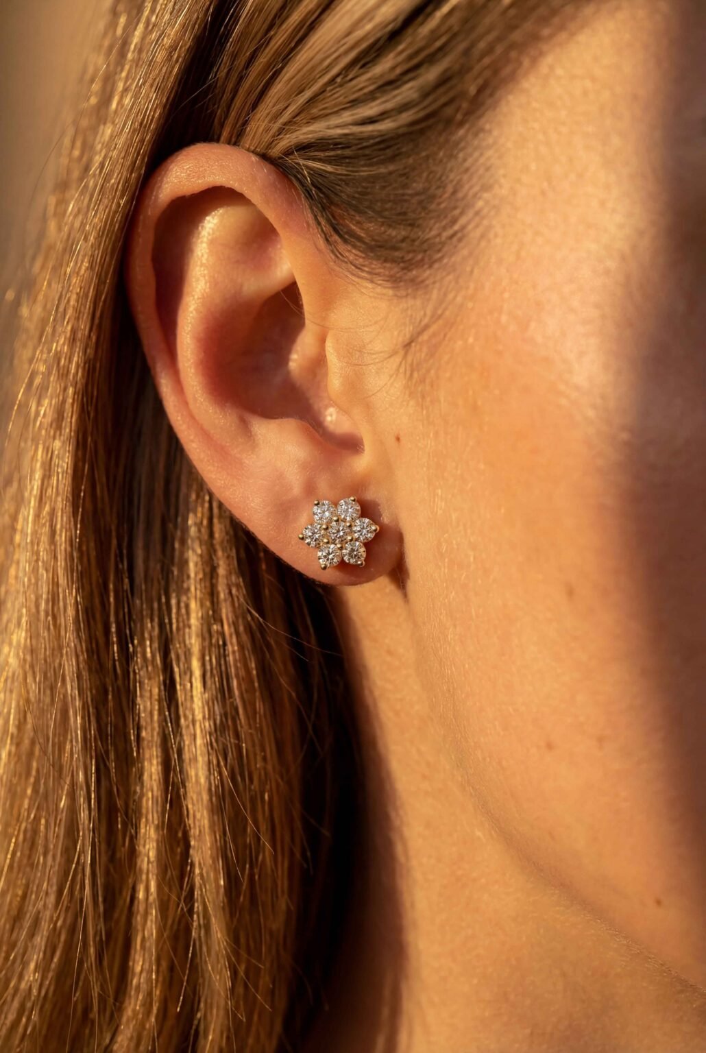 Brinco em ouro 18k Estrela com brilhantes