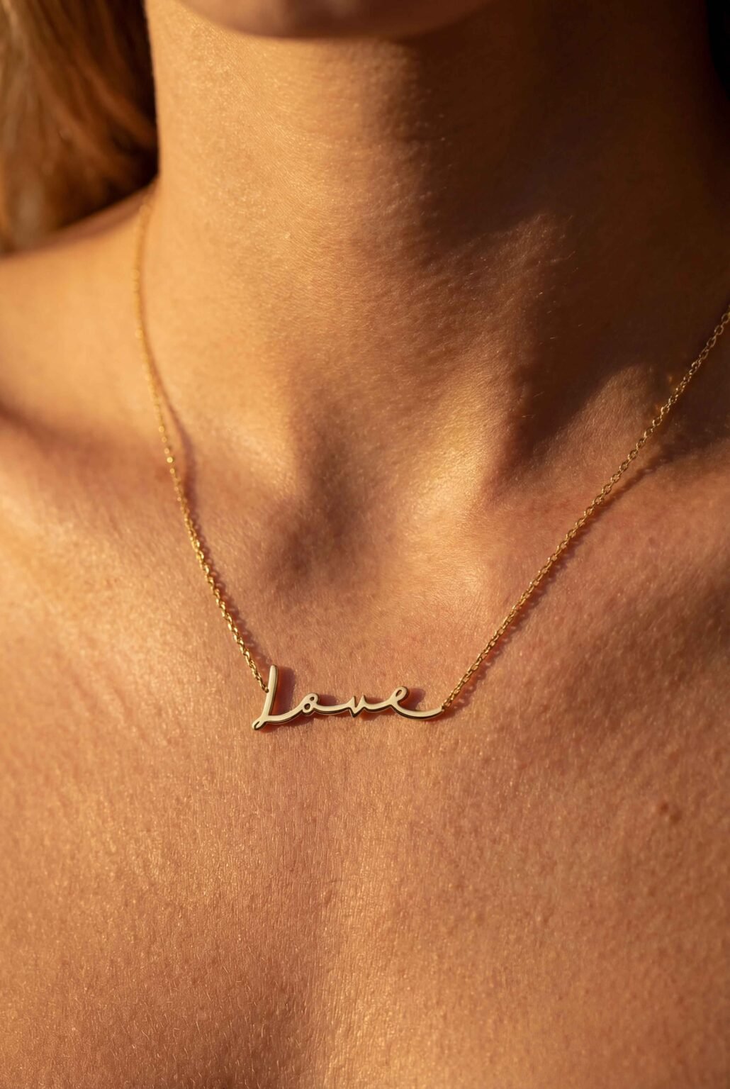 Colar em ouro 18k Love